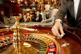 skatwin slot mobile app interface showing sportsbook, live casino, and slots sections
